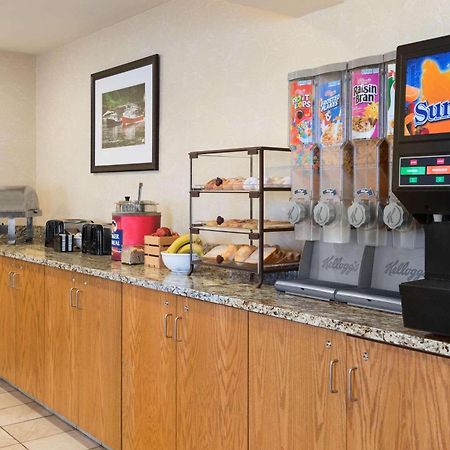 Country Inn & Suites By Radisson, Holland, Mi Екстериор снимка