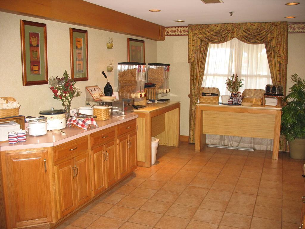 Country Inn & Suites By Radisson, Holland, Mi Ресторант снимка